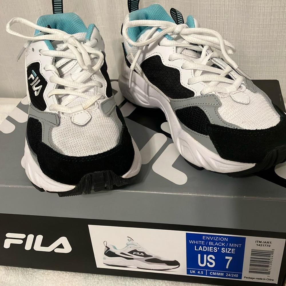 Ladies size 7 Fila shoes, new